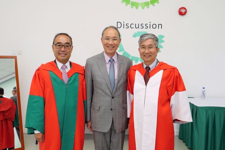 Mr Kuninori Matsuda, Consul-General of Japan in Hong Kong extended his heartfelt congratulations to Dr David Mong and Dr Tang Ching Wan at the Congregation.